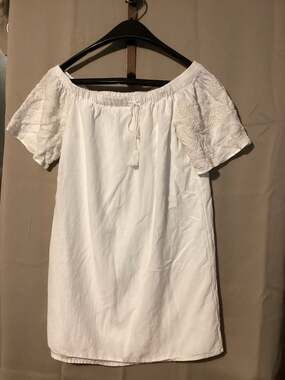 Old Navy Women’s White Pullover Embroidered Top SZ XS Drawstring Closure Resort